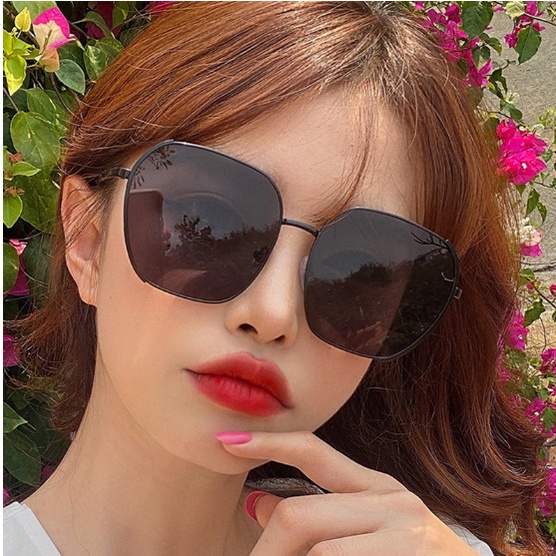 Kính mắt thời trang tráng gương