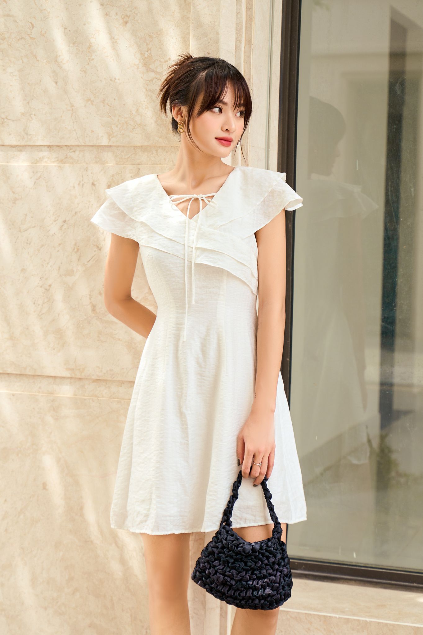 Chỉ 12/12 Sale upto 50% Voucher 15% OLV - Đầm Elysia Ruffle White Dress
