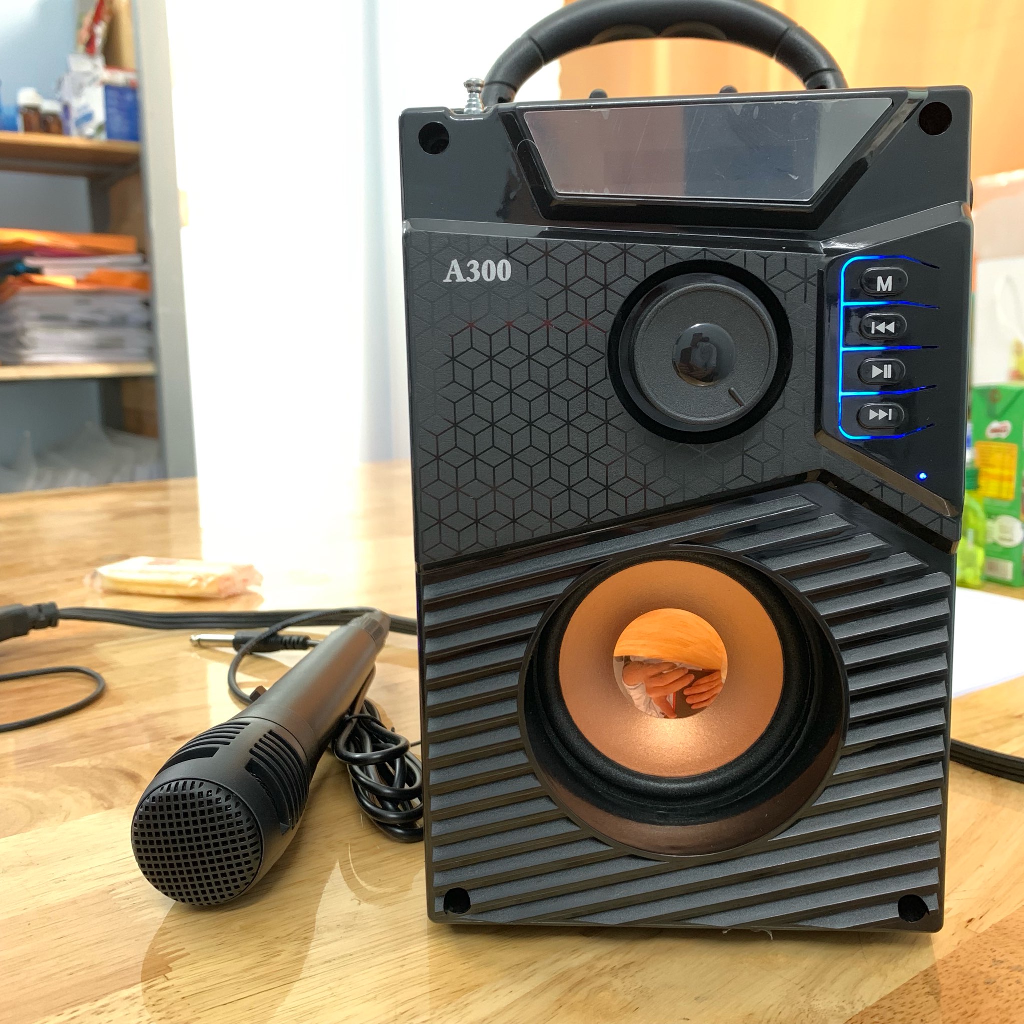 [HCM]Loa A300 Hàng Bãi Nhật Loa Công Suất Lớn Tiêu Chuẩn Mới. Loa A300 Hàng Bãi Cao Cấp Version 2020 TẶNG MIC HÁT Loa Hat Karaoke Bluetooth Cầm Tay.