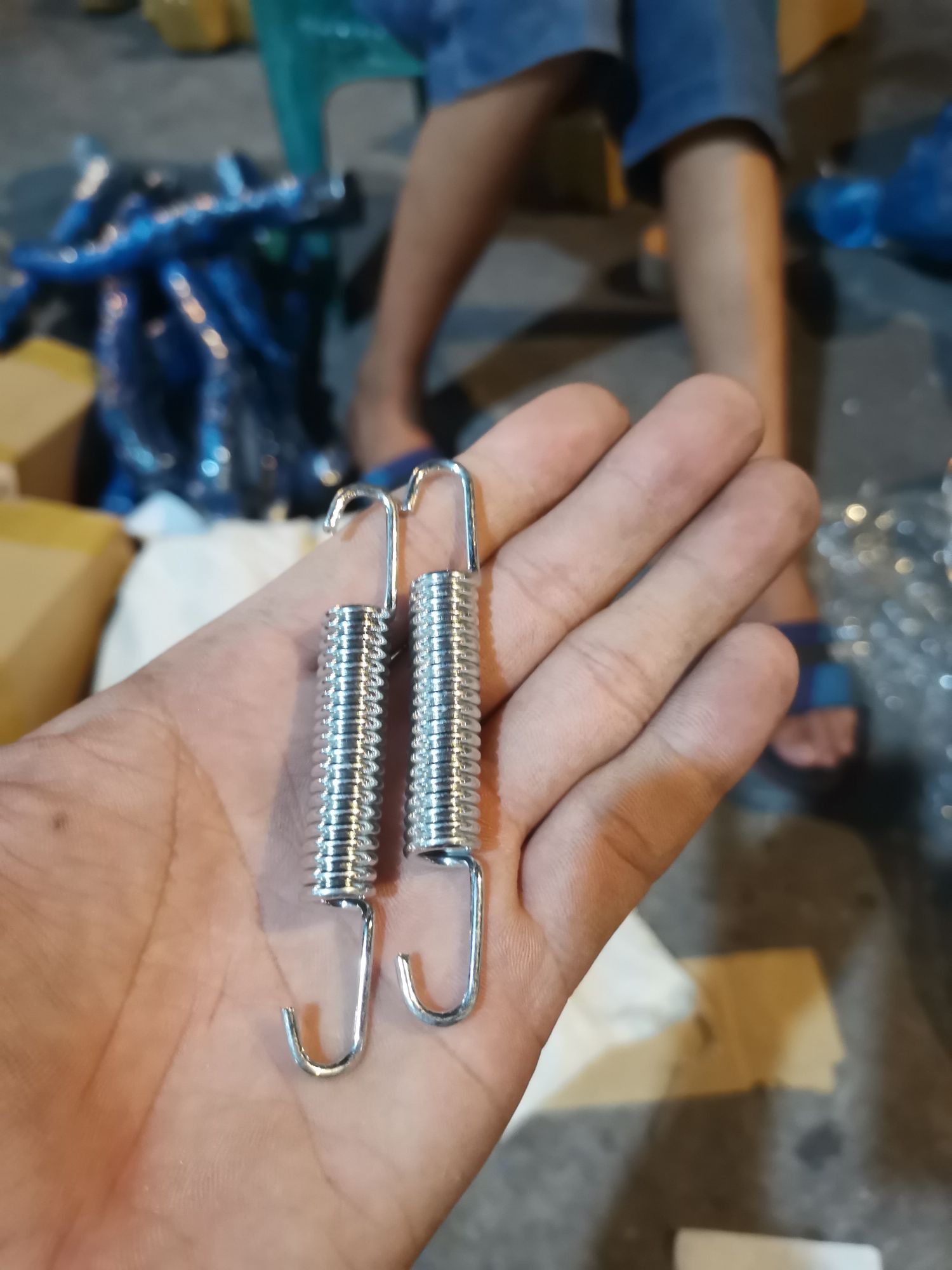 2 lò xo pô độ giá rẻ