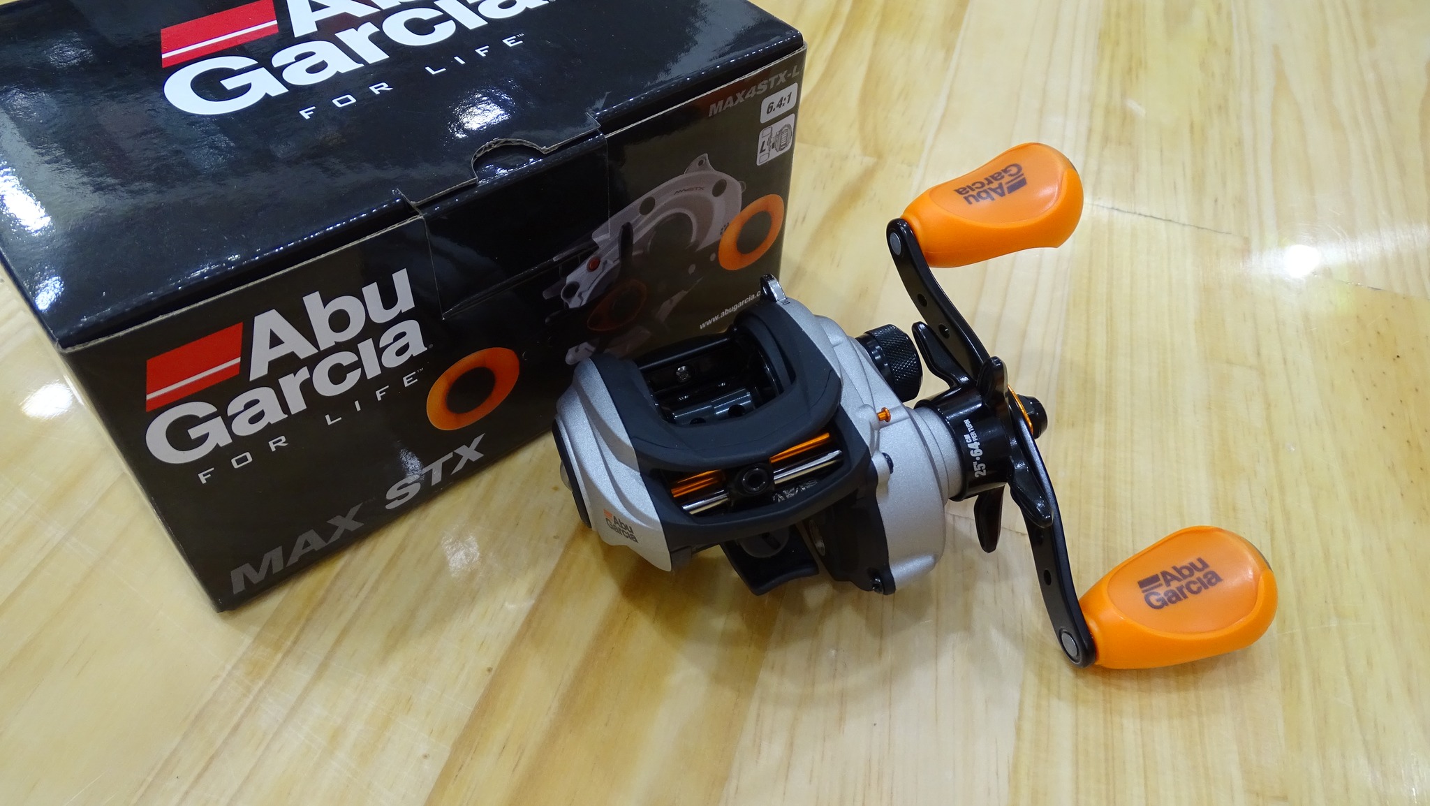 Máy câu cá Abu Garcia Max STX