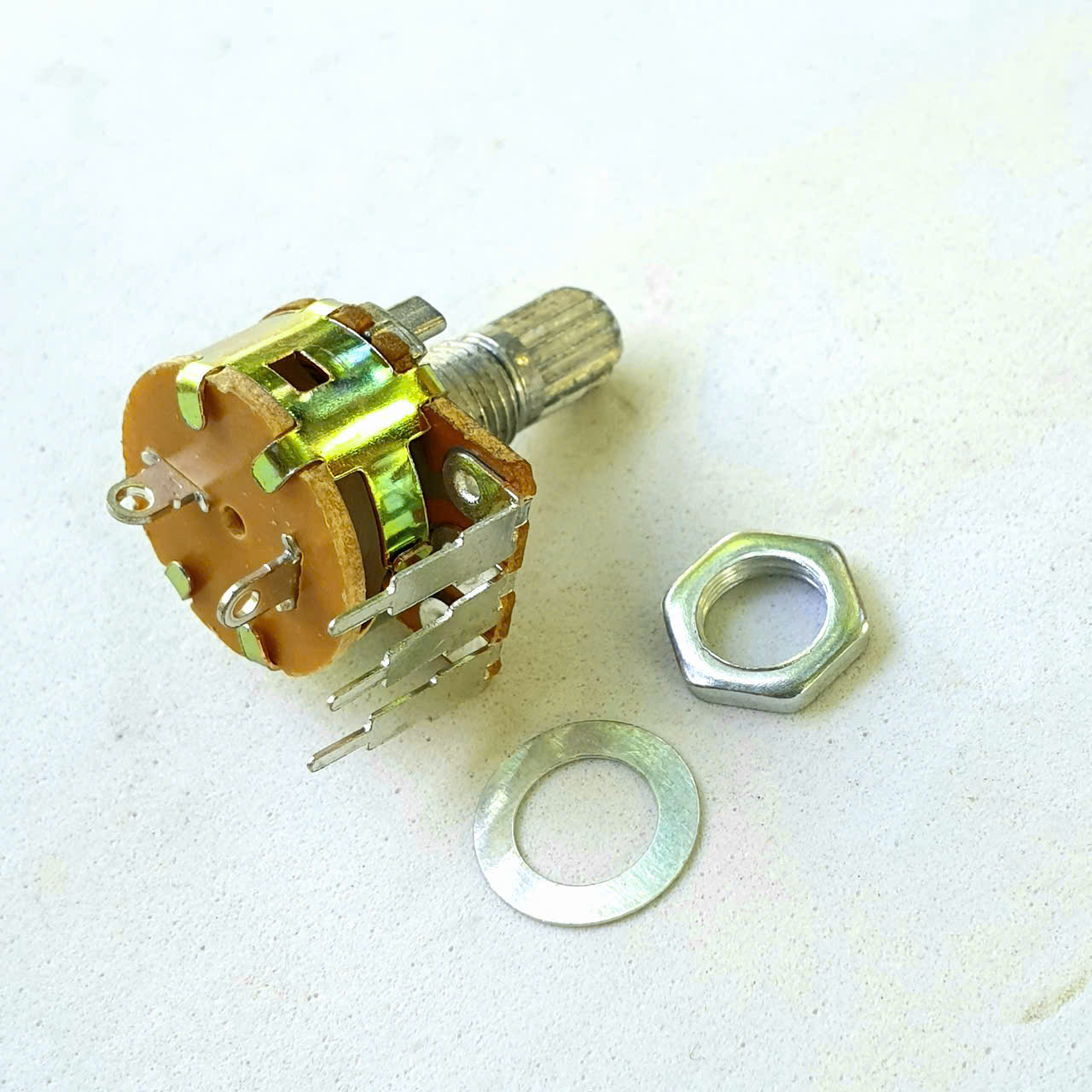 Chiếc áp ( biến trở 20K ) công tắt B20k WH 148