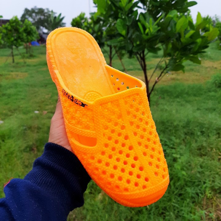 Plastic Honeycomb Slippers with Closed Toe for Rain