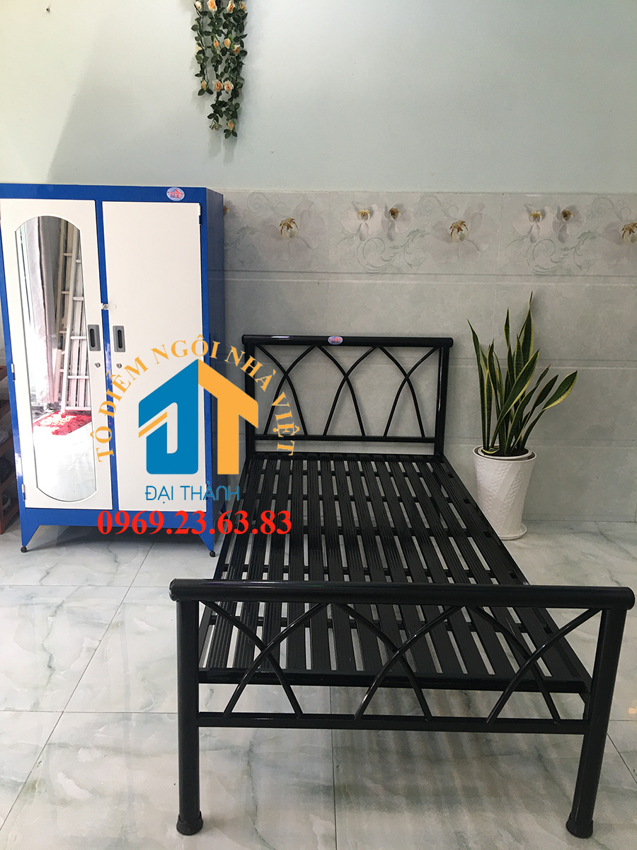 Giường sắt tròn cao cấp đen chéo kích thước 1m