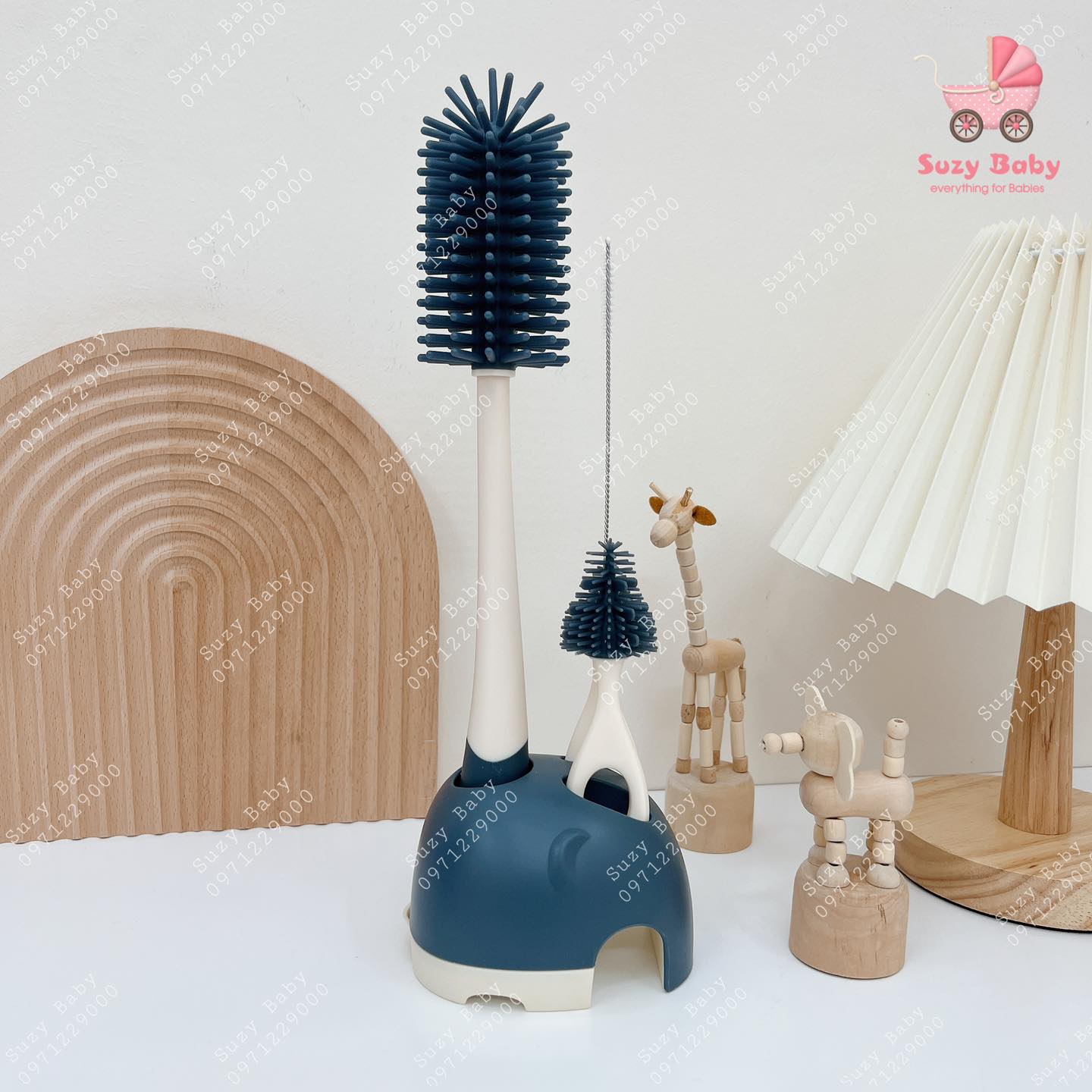 Bộ cọ rửa bình sữa silicon 4 chi tiết có đế đựng cho bé