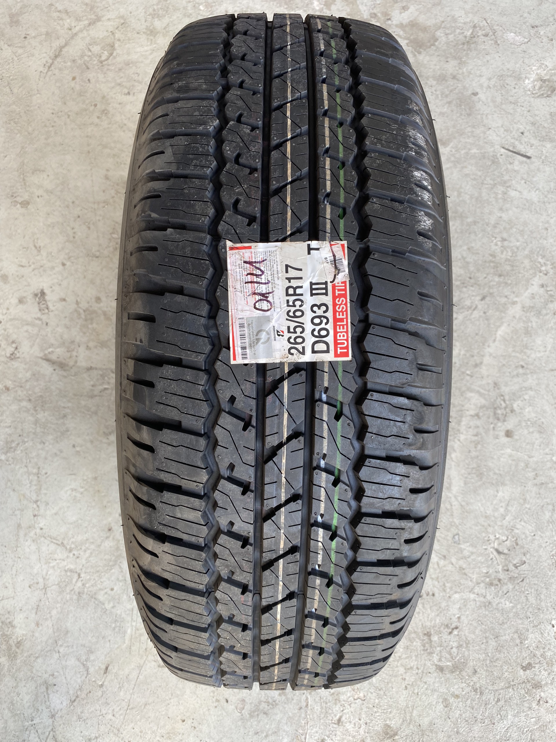 Lốp bridgestone 265/65r17 d693