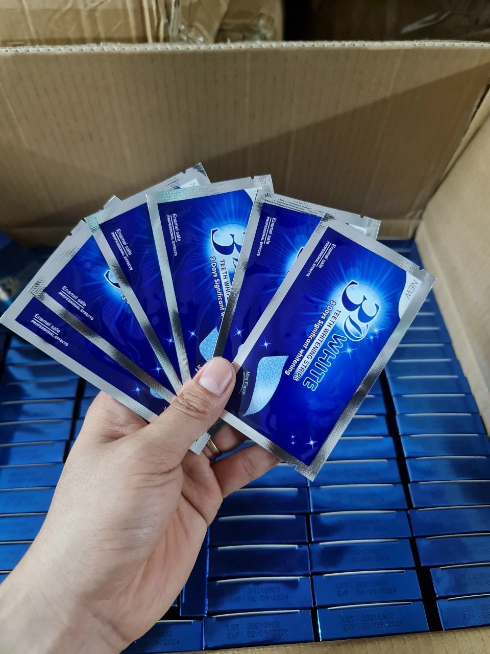 Miếng dán trắng răng 3D White