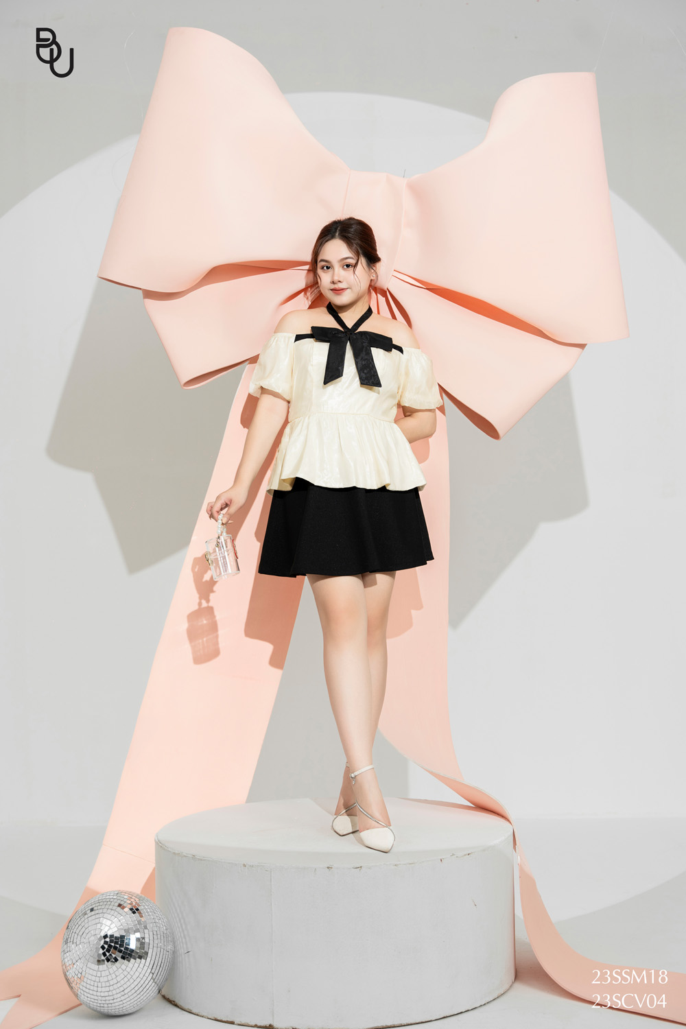 Áo peplum cổ yếm phối đen BIGSIZE (55kg đến 95kg) - 23SSM18 - [BUstu Bigsize]