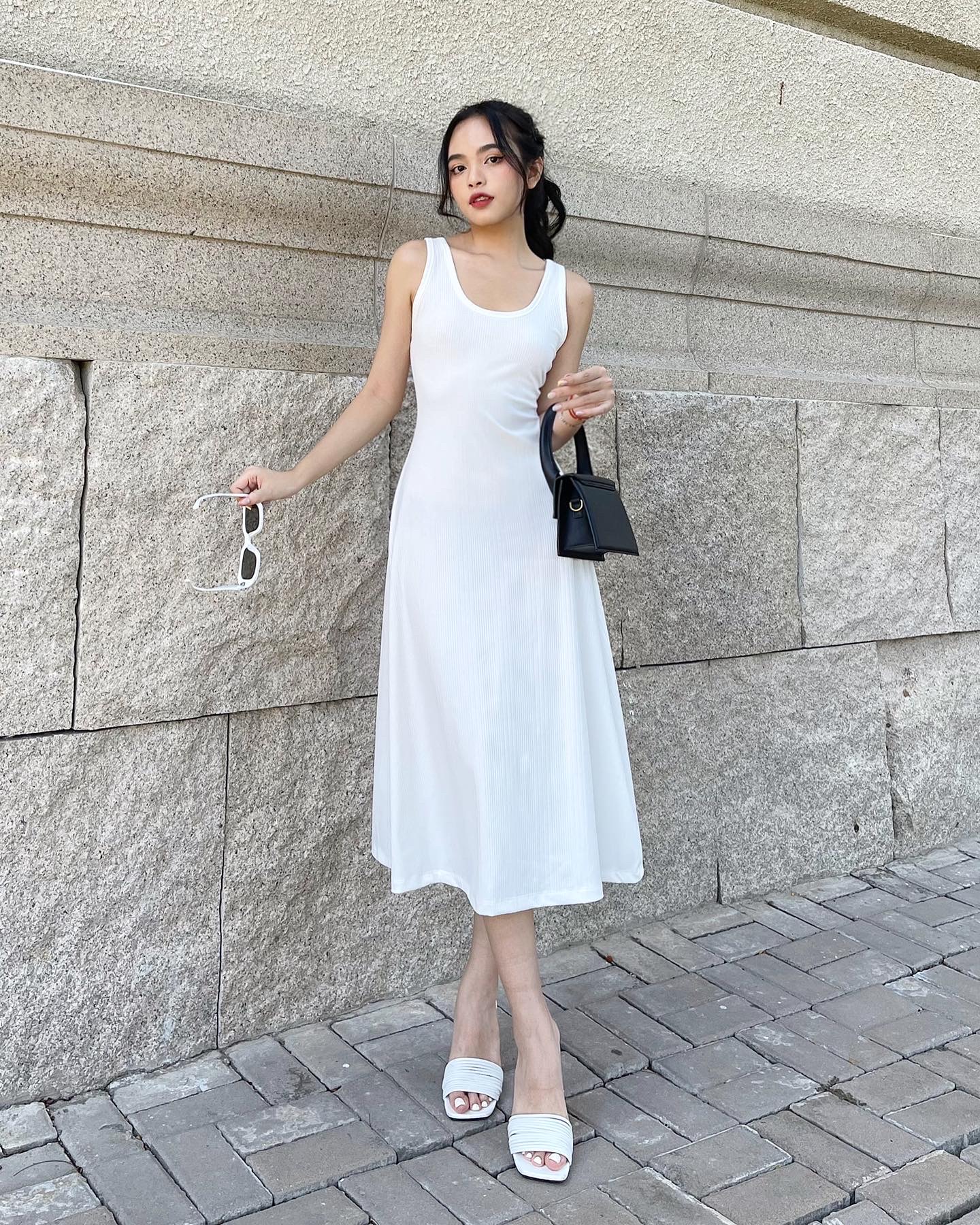 WHITELAZZ |Đầm thun dáng suông màu trắng đen - Layla Basic Dress