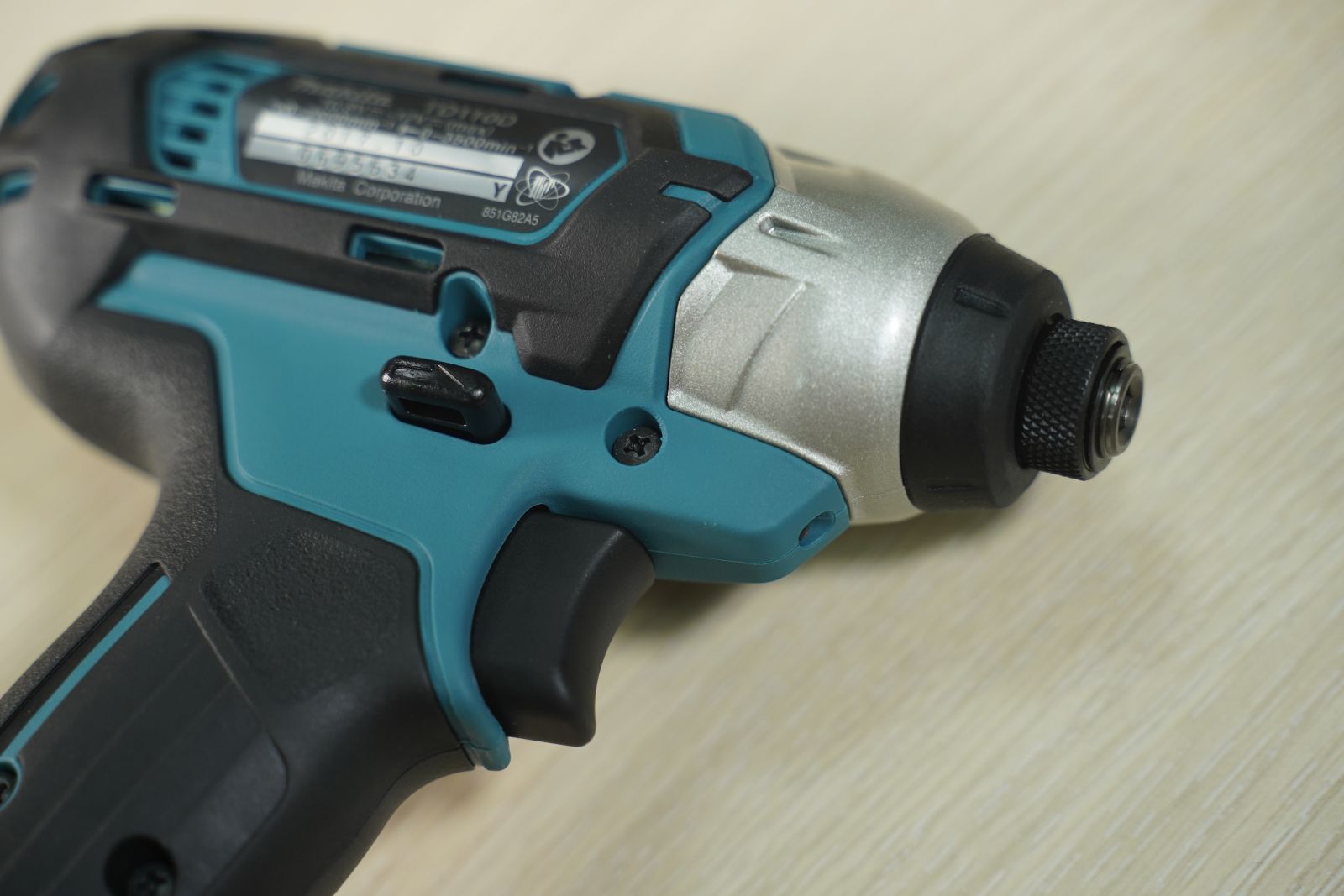 Máy vặn vít dùng pin Makita TD110DSYE