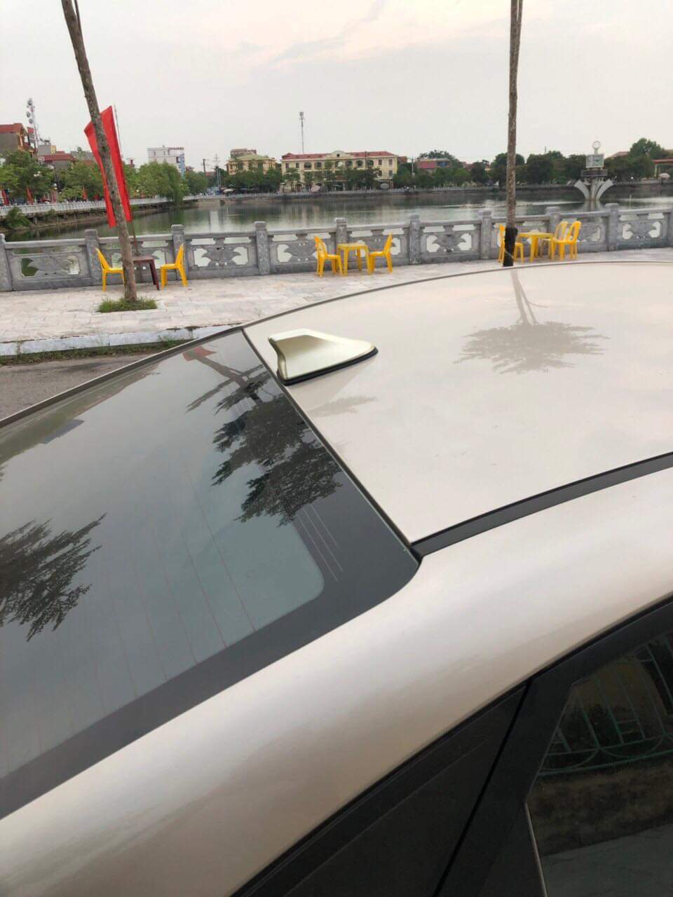 Vây cá anten oto có gioăng cao su chân