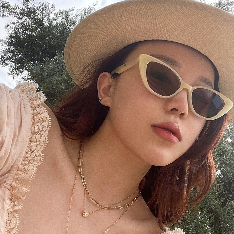 Kính râm thời trang Triangle Sunglasses ROYALLOVEA