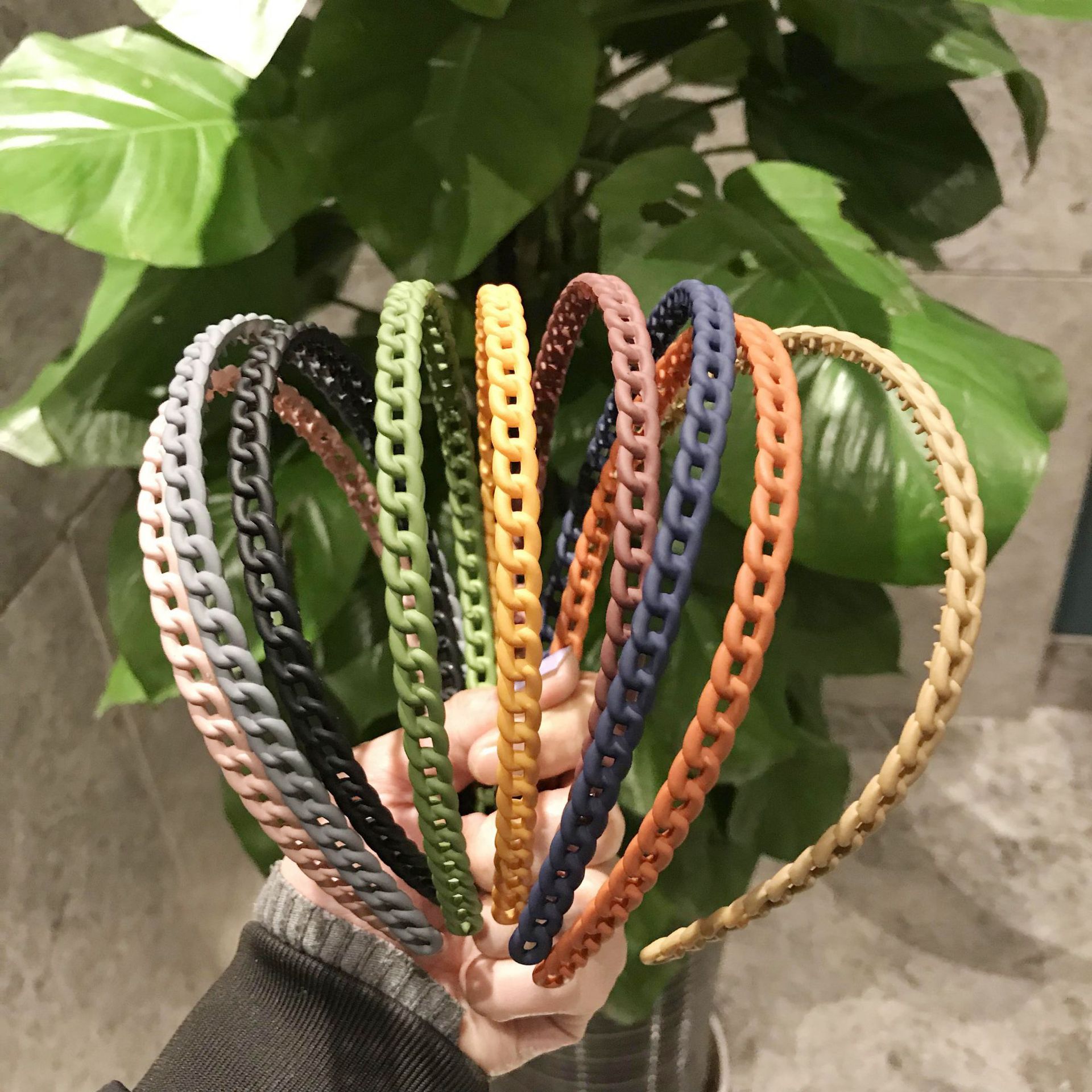 Cài nhựa nhám cho nữ hình mắc xích nhiều size cho bạn gái