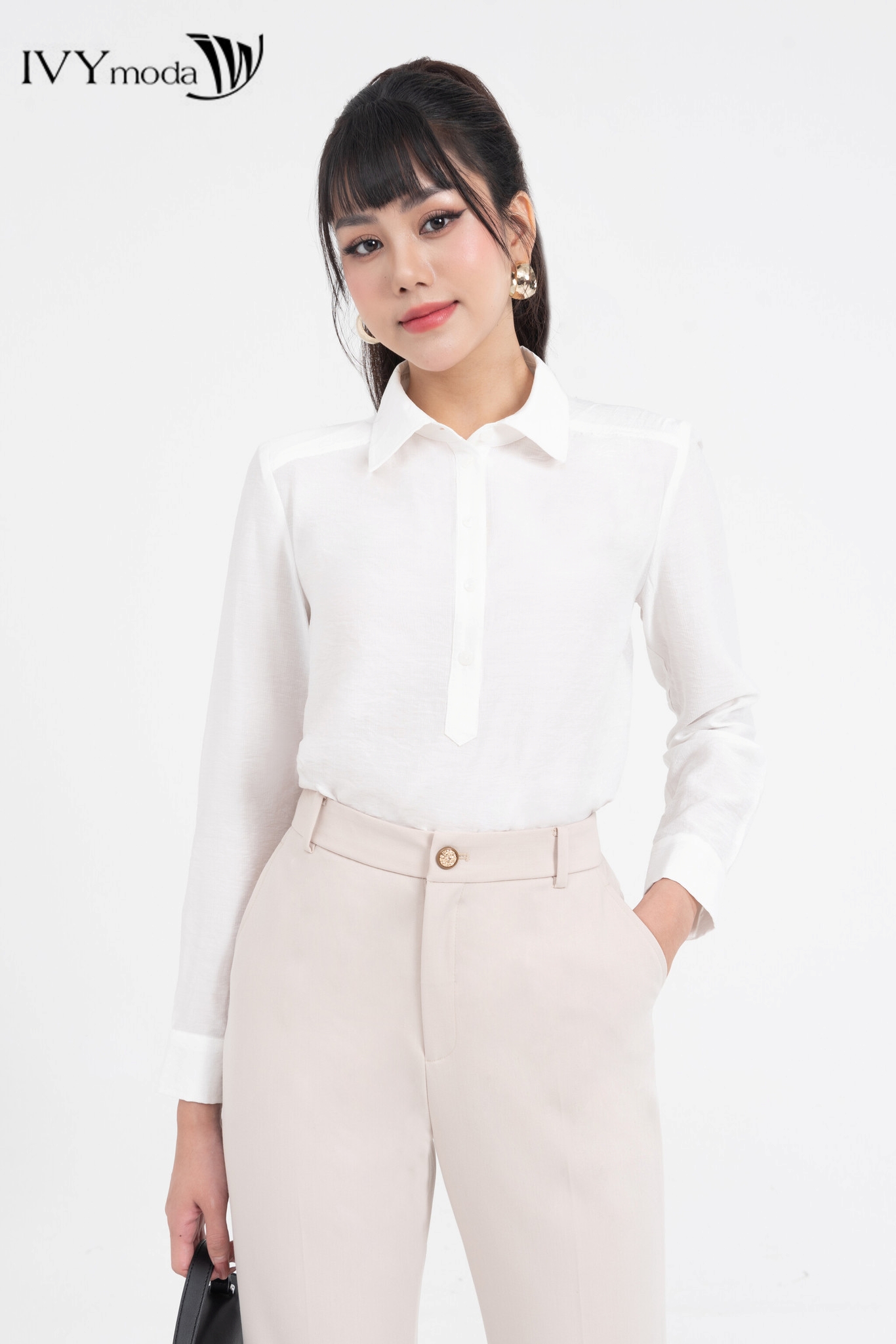 Áo sơ mi lụa dáng suông IVY moda MS 17M8166