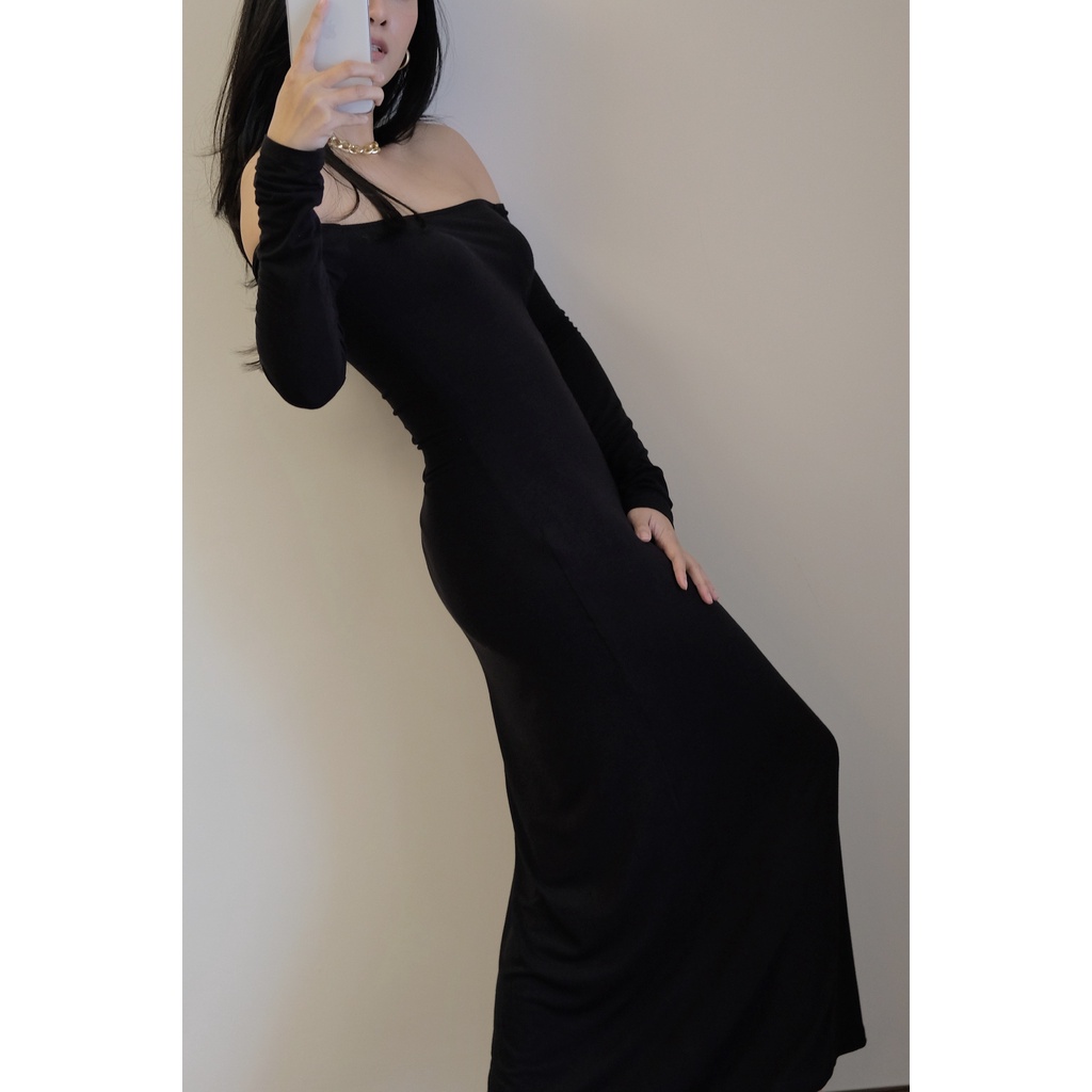Đầm Cotton Trễ Vai Ôm Sát Màu Đen By Ther Design