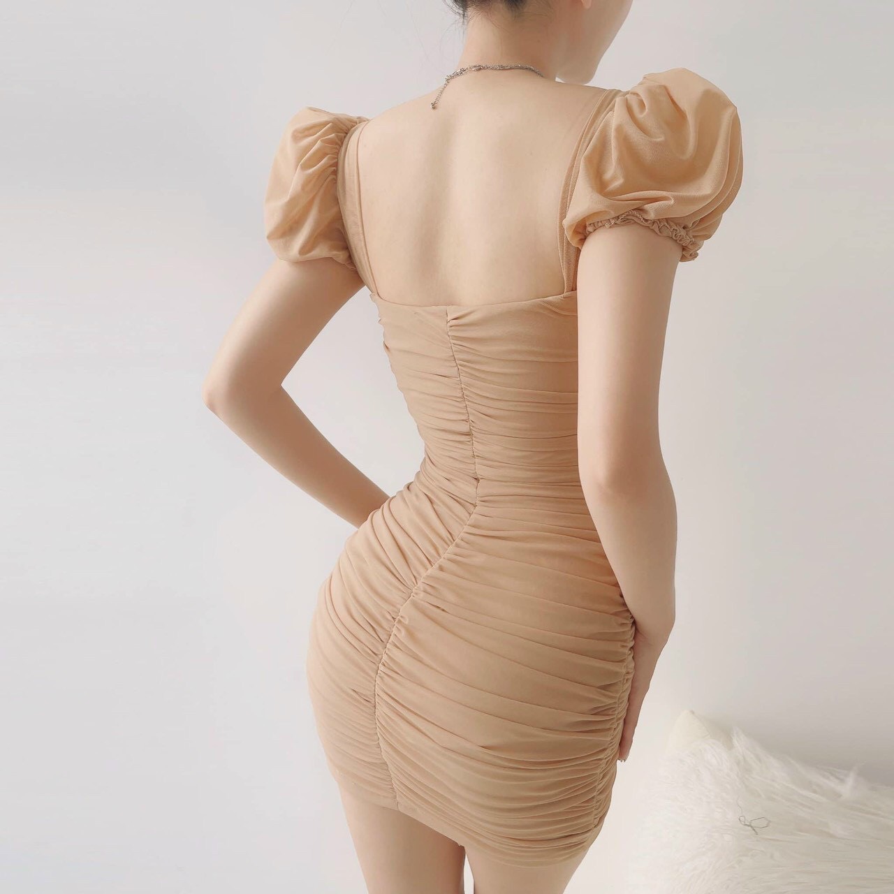 Đầm body nhún cổ U