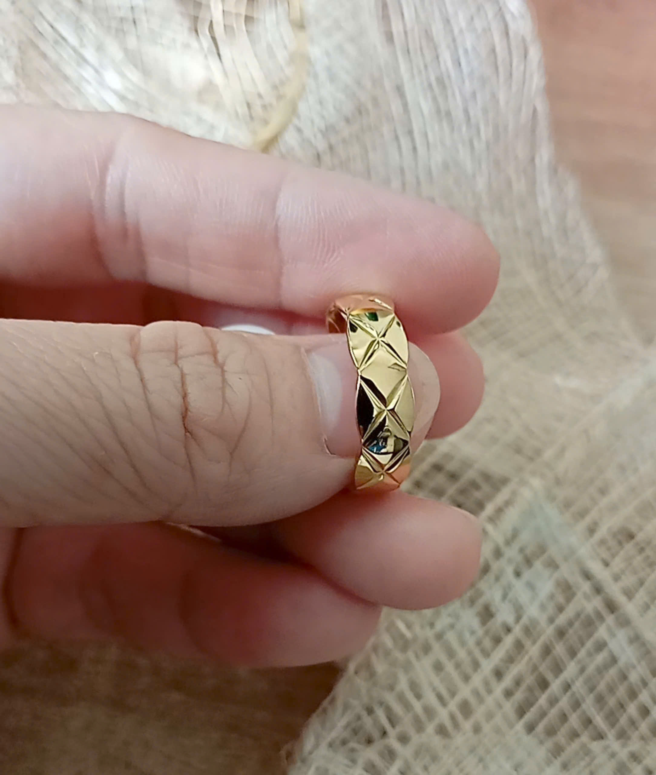 NHẪN TITAN MẠ VÀNG KIỂU BẢN TO