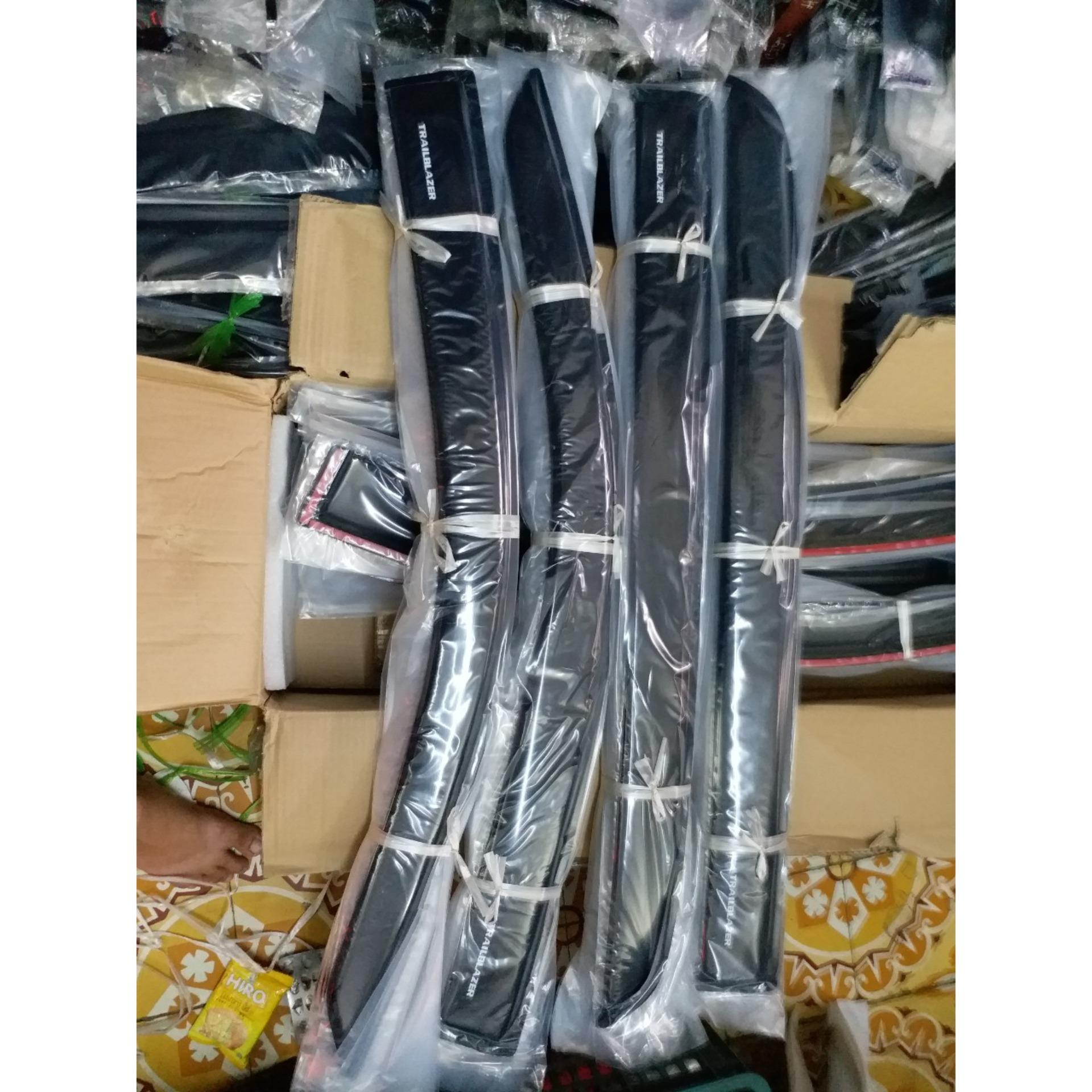 Vè mưa đen xe Chevrolet Trailblazer