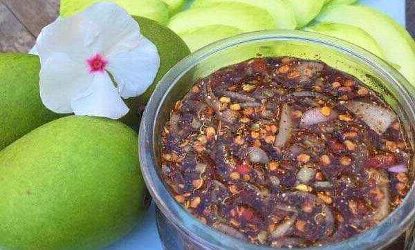 Sốt Thái ăn xoài cóc xanh