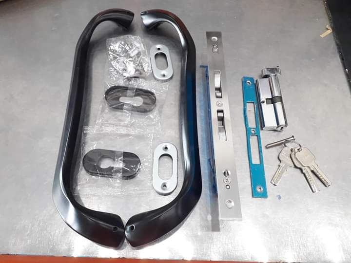 Khoá cửa lùa chữ D tay lượn lắp cửa lùa nhôm hệ XINGFA,pma 55