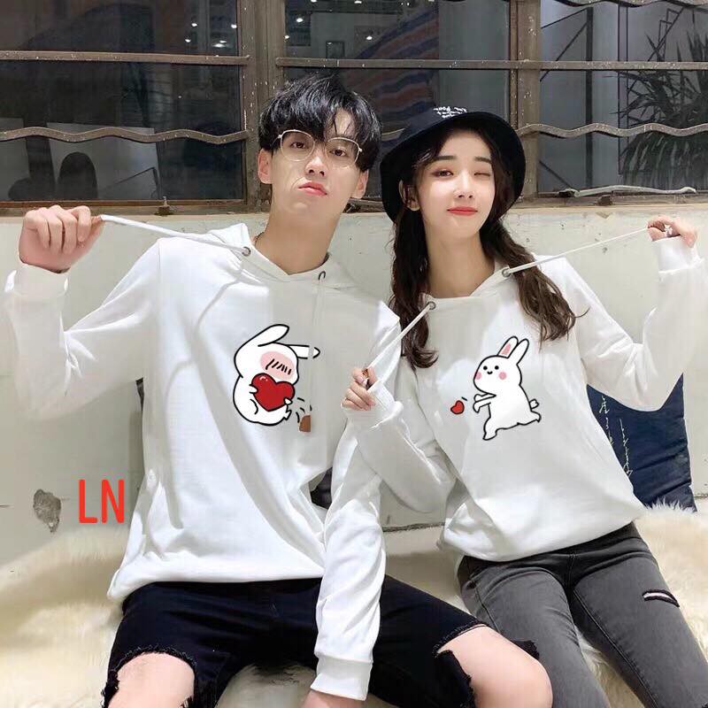 Áo đôi có mũ( 2 áo) in thỏ đẩy tim áo đôi ý nghĩa