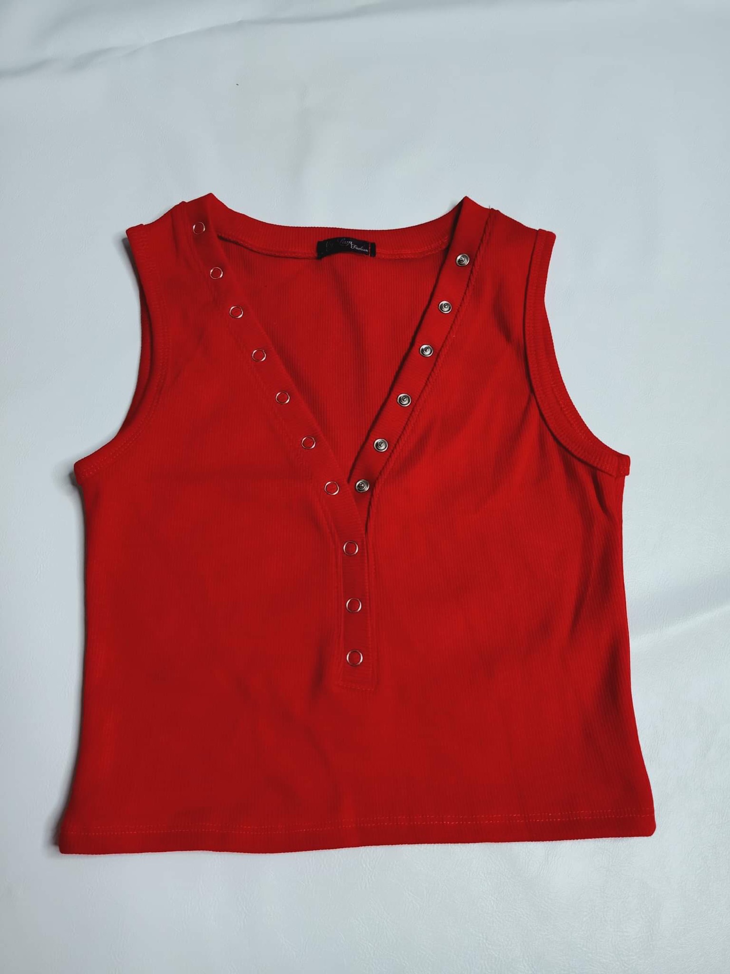 [HCM]Áo thun crop top cổ tim nút bóp 40k