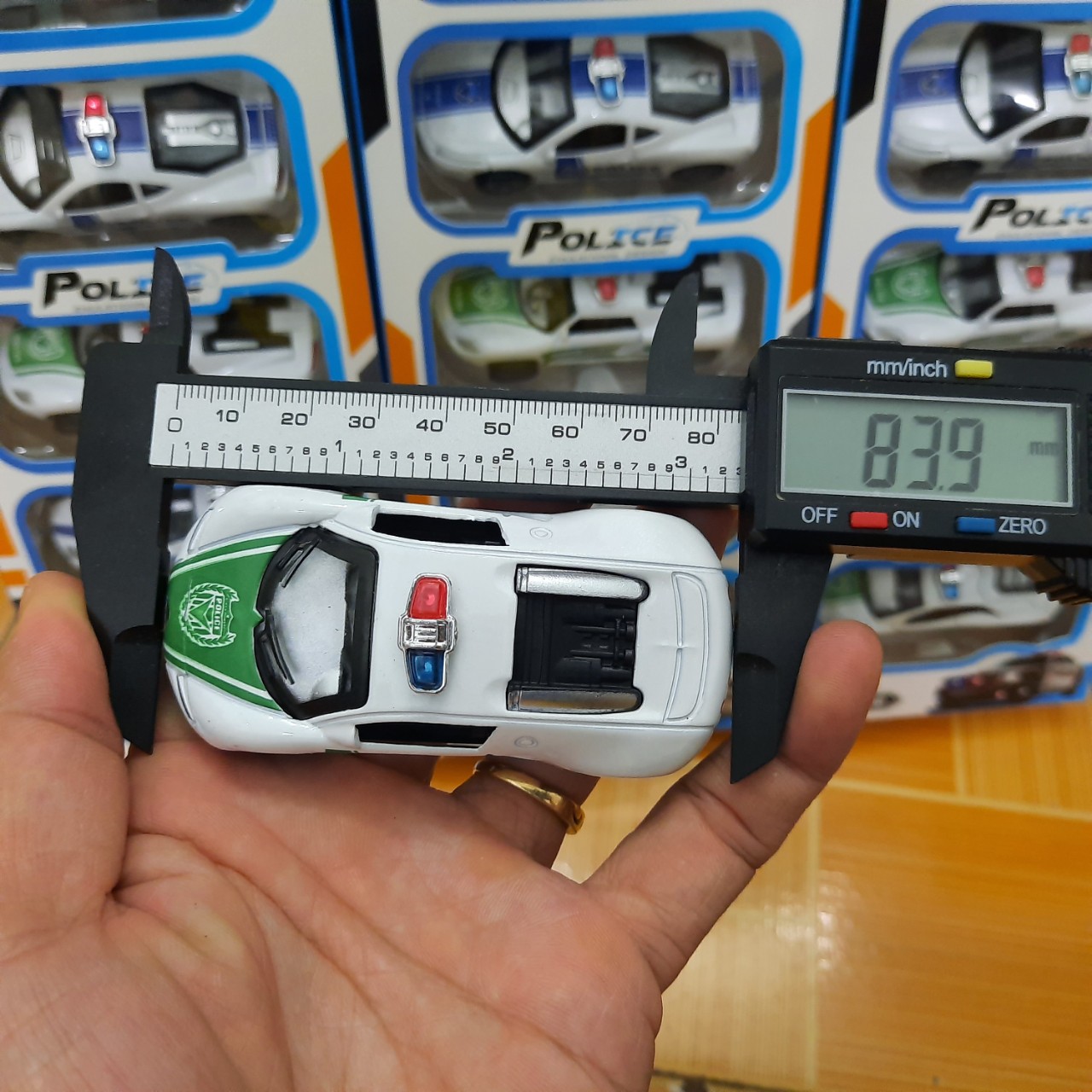 Bộ xe ô tô cảnh sát diecast mini bằng hợp kim xe đồ chơi trẻ em mô hình tỉ lệ 1:64