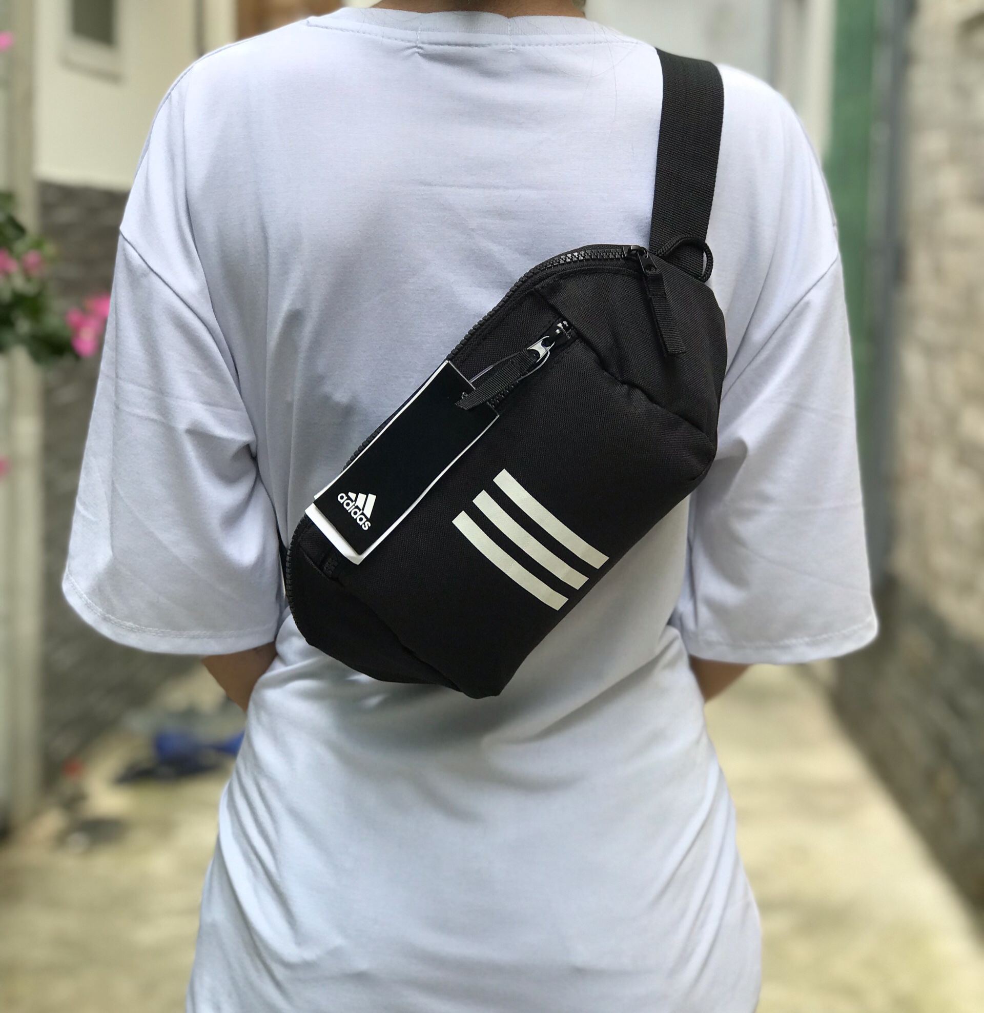 Túi đeo chéo Adidas Parkhood màu đen
