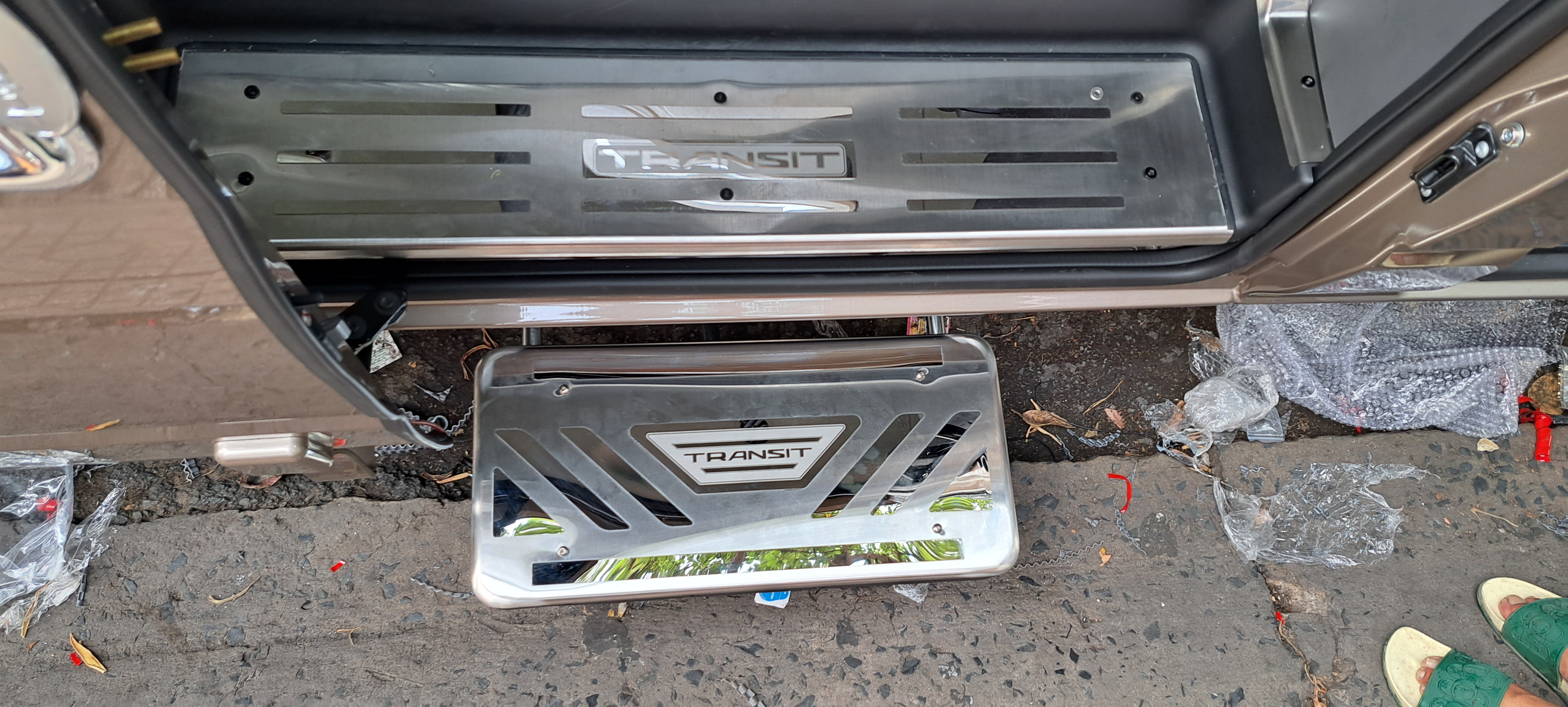 INOX ốp bậc tự động FORD Transit