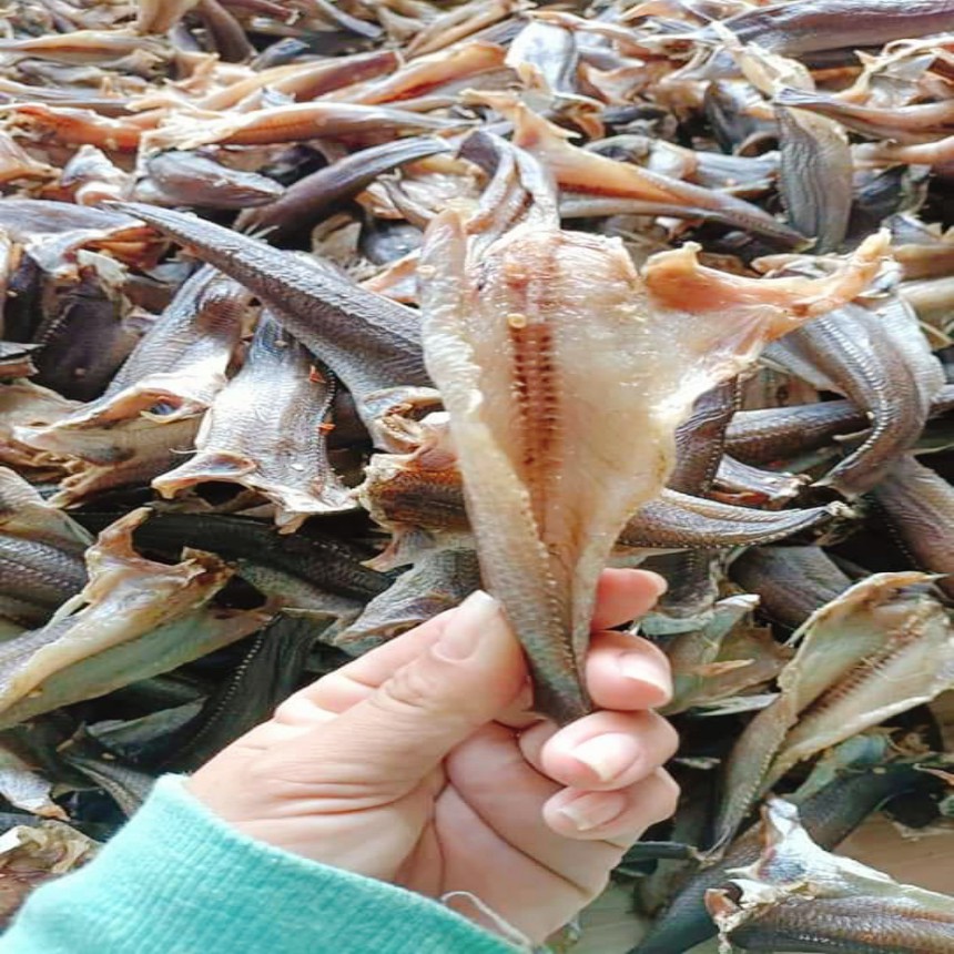 Khô Cá Lóc  cửng 3 nắng hàng tươi ngon, cá ướp với mật ong vị cá ướp lạc dễ chế biến nhiều món ăn, khô làm 100% cá tươi nên cá ngọt từ thịt và mật ong, thơm ngon tự nhiên, đóng gói hút chân không, Khô Thoại Sơn