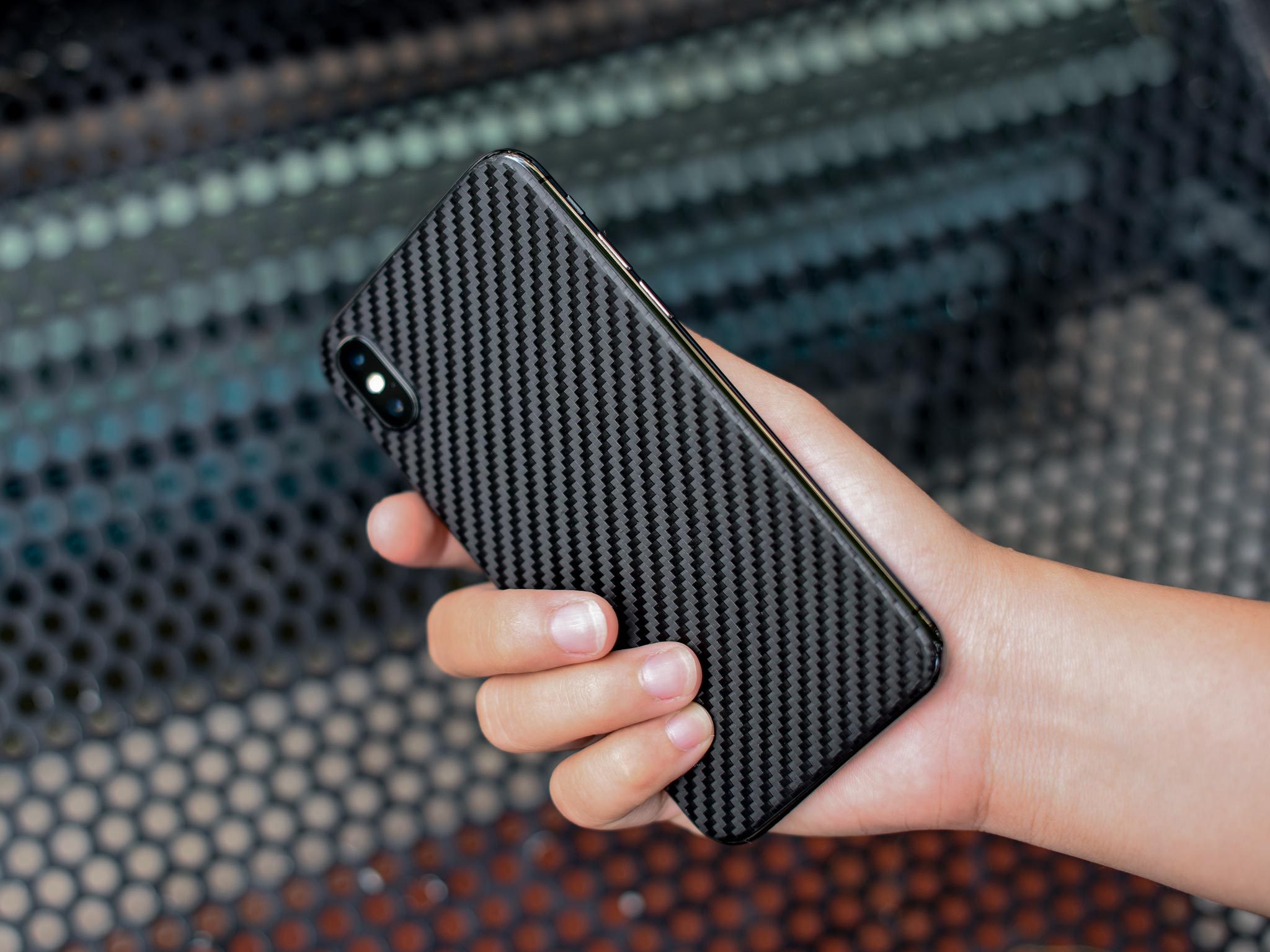 Miếng dán mặt sau vân carbon full viền cho iPhone Xs Max (Đen)