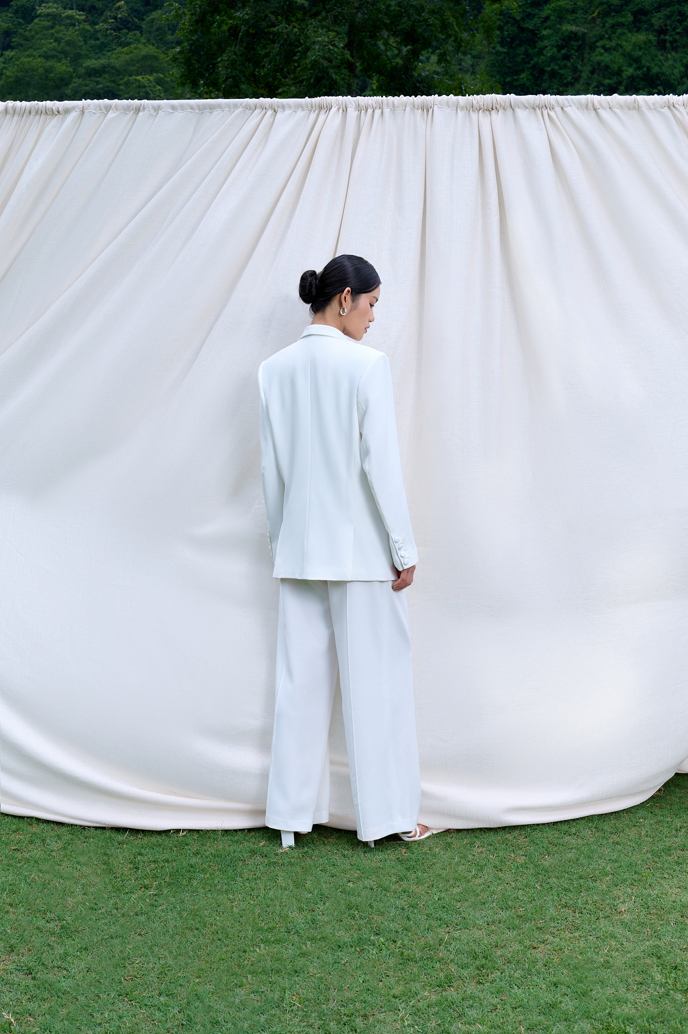 Áo blazer oversize cá tính - ESTHER STUDIOS Mega Blazer - White