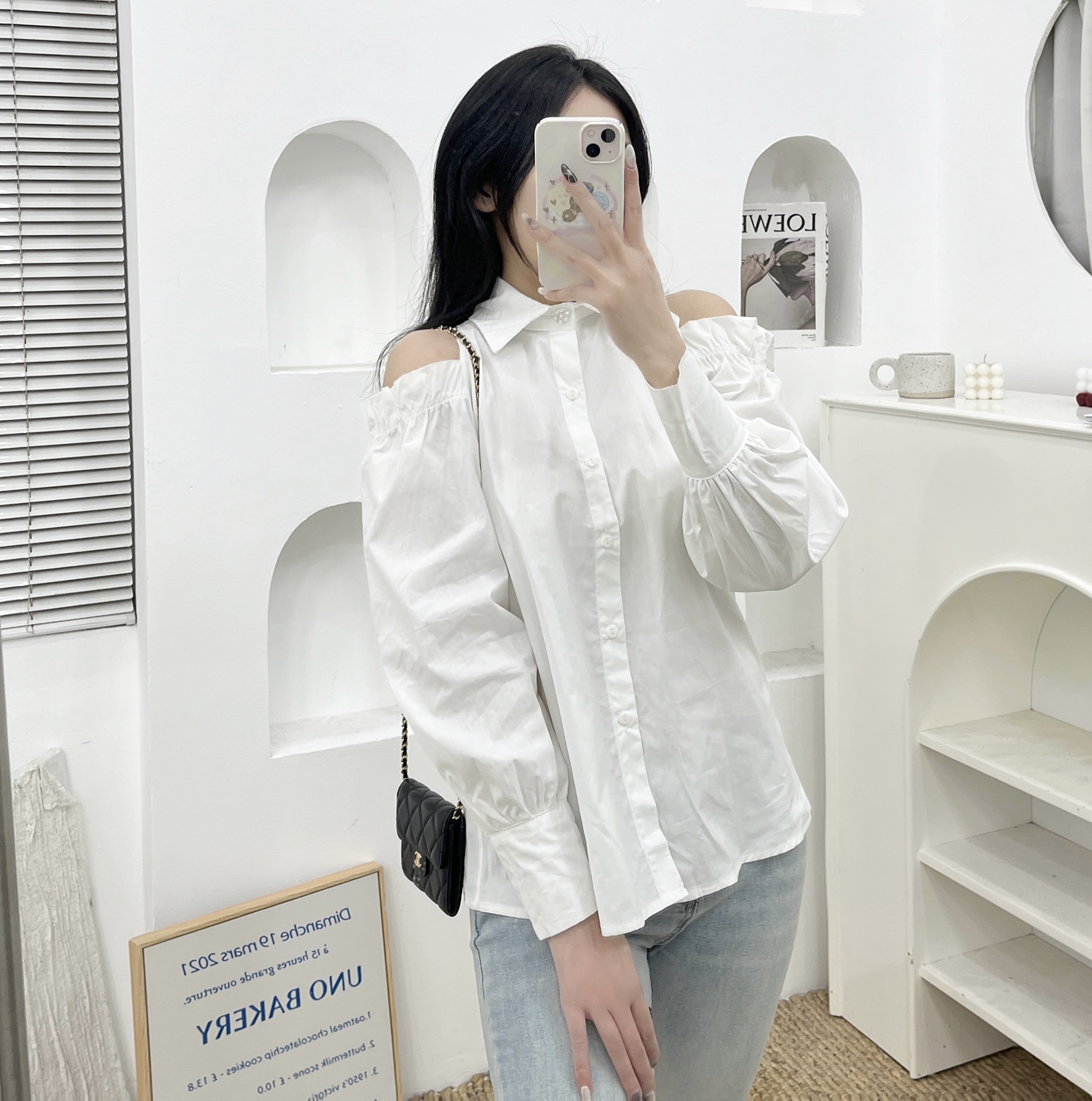 Áo sơ mi trắng hở vai chun khuy đá