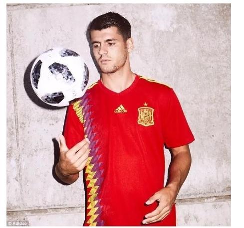 Quả bóng đá World Cup 2018 TELSTAR màu đỏ số 5