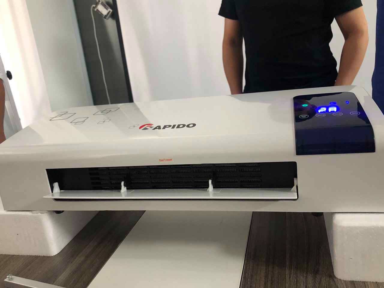 Máy sưởi gốm Rapido RCH2000-D -có điều khiển từ xa.