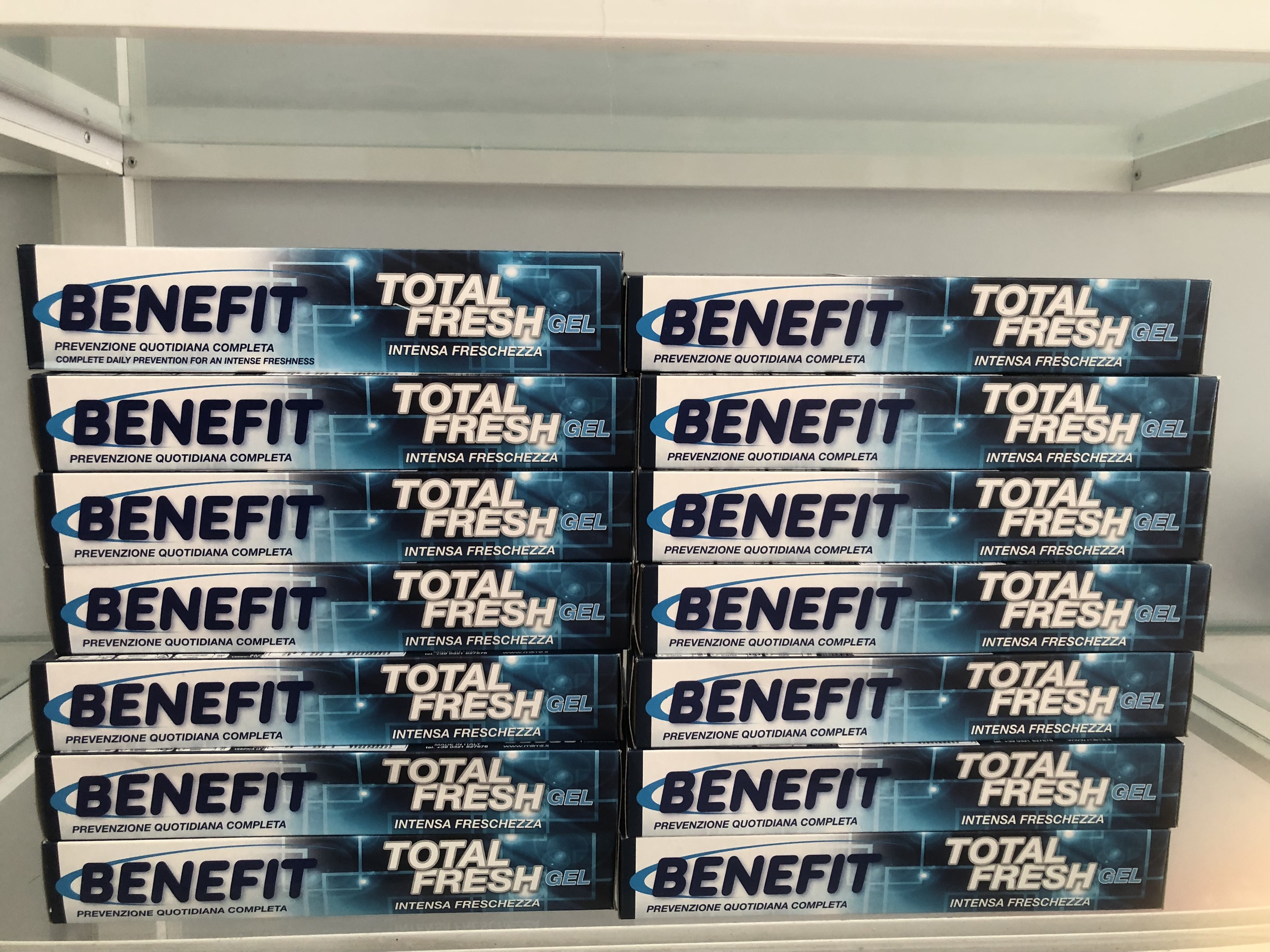 Kem đánh răng làm trắng răng Benefit 75 gr