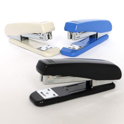 Dập ghim số 3 Deli (Dập 25 tờ)