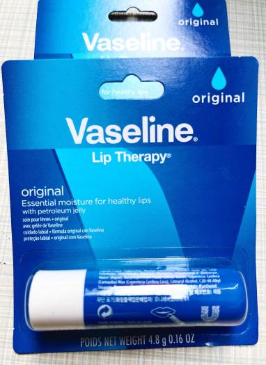 Son Dưỡng Môi Dạng Thỏi Vaseline Lip Therapy 4,8g