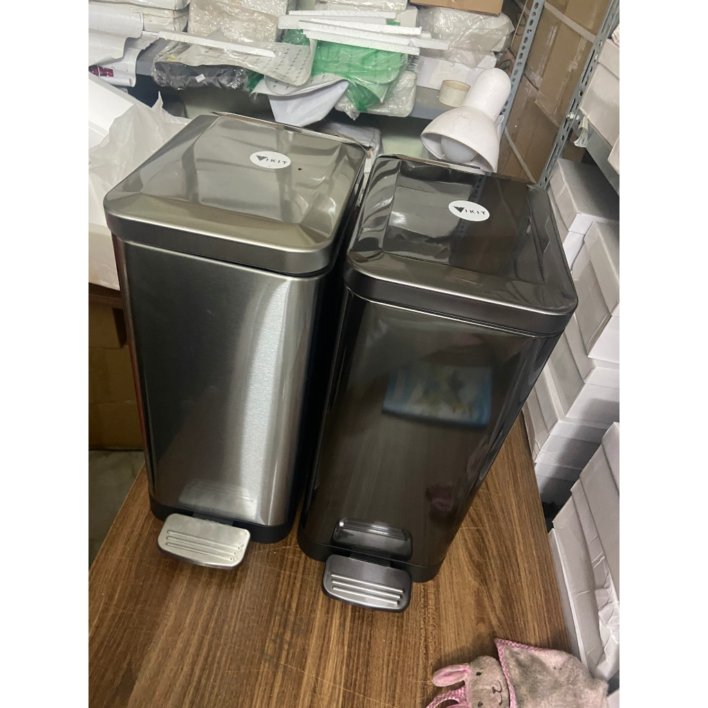 Thùng rác INOX đóng nắp chậm cao cấp VIKIT R16