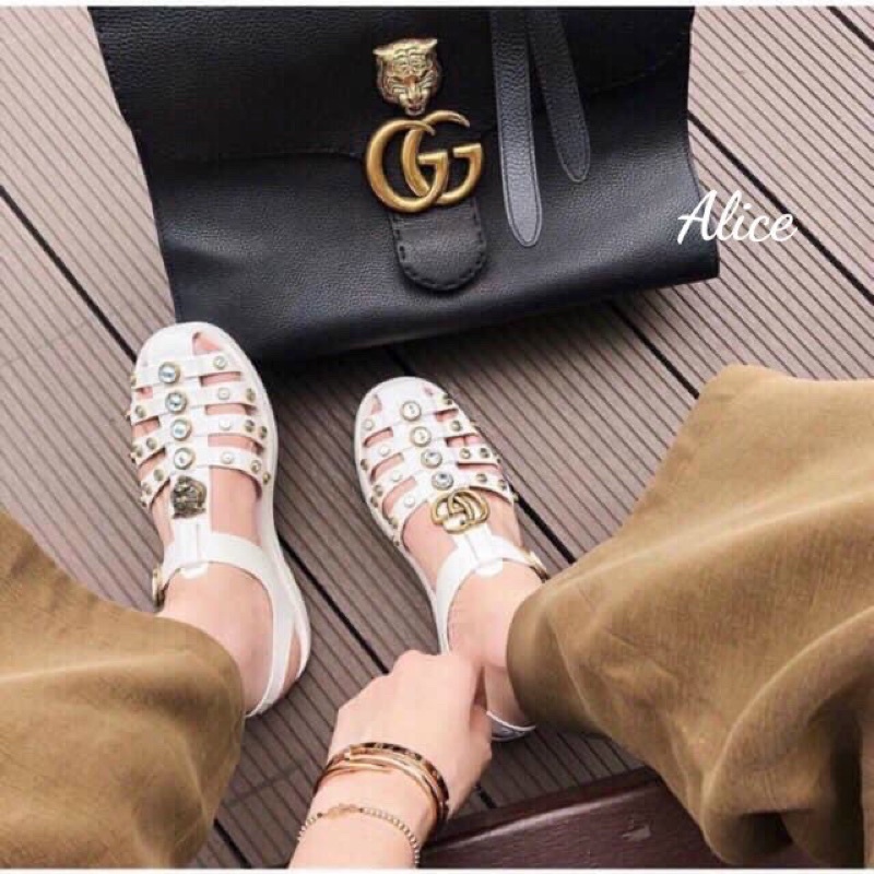 Sandal rọ nhựa gucci đính đá