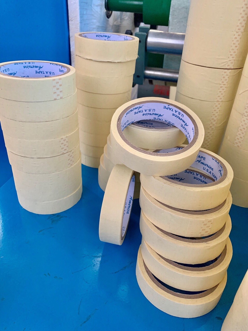 Băng keo giấy loại 12M (khổ 24mm gồm 12 cuộn / 1 cây & khổ 48mm gồm 6 cuộn / 1 cây) K12