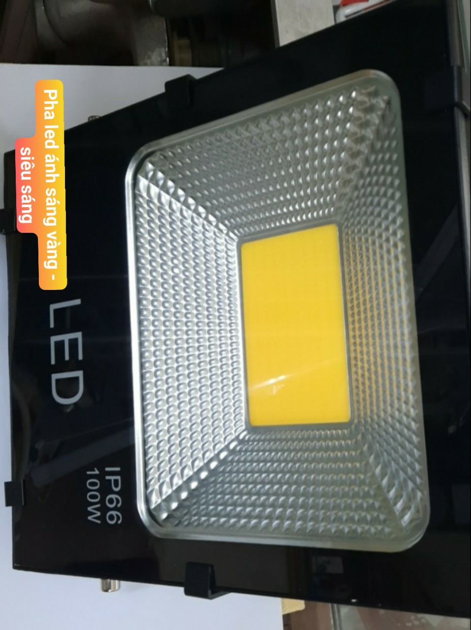 pha led màu vàng công xuất 100w siêu sáng