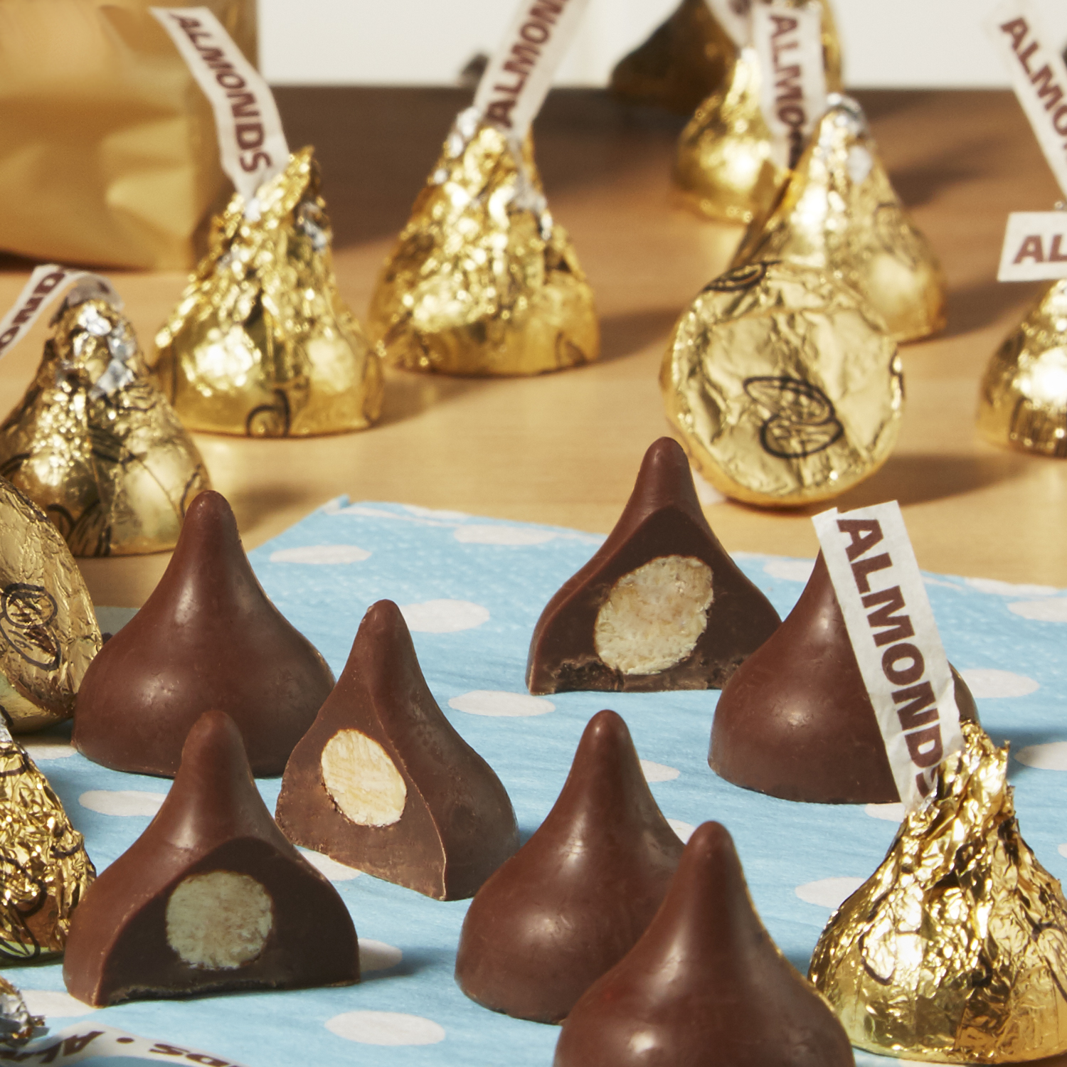 Socola Hershey Kisses Sữa Hạnh Nhân - Socola Mỹ