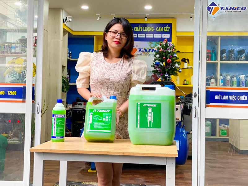 Dung dịch rửa xe có chạm Tenzi – Shampo Neutro 1 lít
