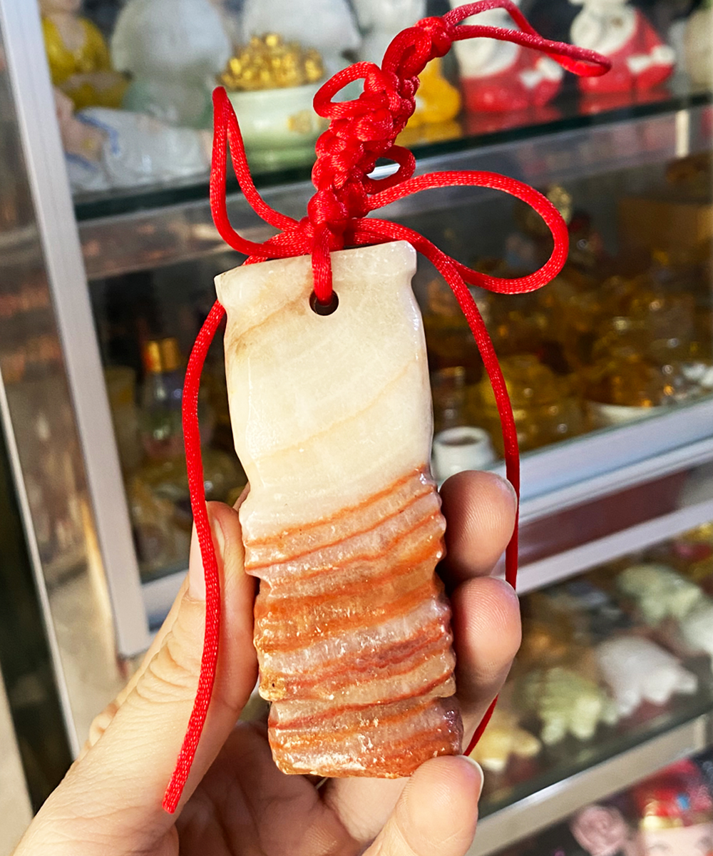 [HCM]Đá thịt ba chỉ - đá phú quý dạng xâu kèm dây đỏ may mắn