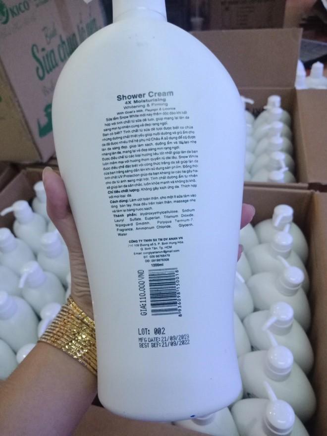 [HCM]- [ Combo 2 chai ] 1700ml Sữa Tắm Dê White Care Cao Cấp Malaysia (Chai lớn 1200ml + chai nhỏ 500ml ) (Date mới 36 tháng)-[ 12.12 Hot Deals ]