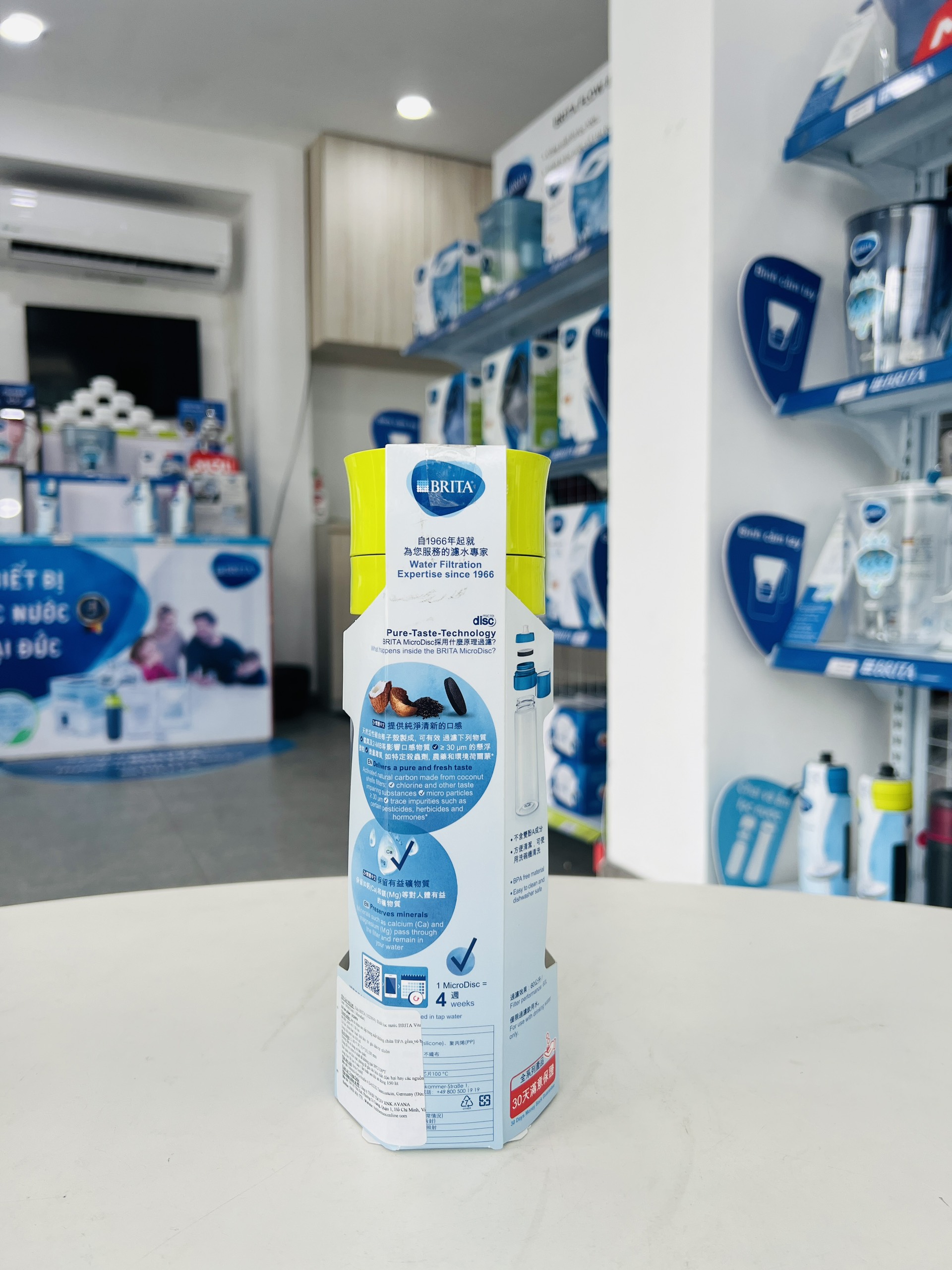 Bình lọc nước BRITA Vital Lime 600ml (có sẵn 1 đĩa lọc Microdisc) - Thương hiệu đến từ Đức