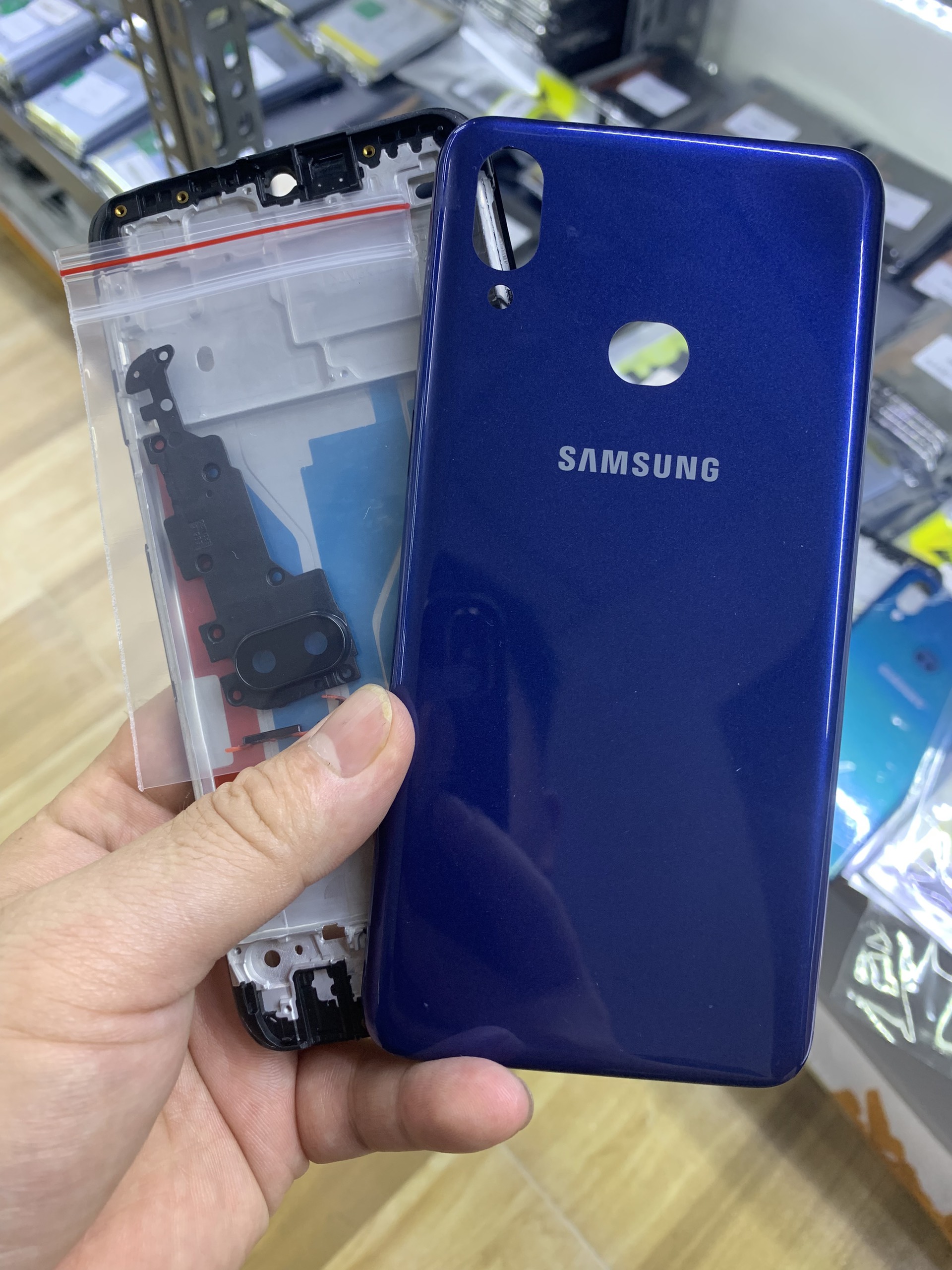 Bộ xương vỏ samsung A10S (gồm lưng. sườn, phím tăng giảm) zin