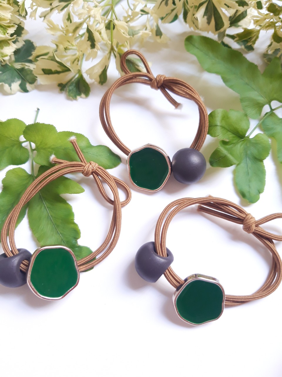 Cột tóc thời trang phong cách Hàn Quốc.