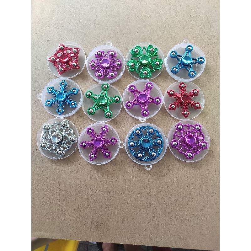 Con quay Fidget Spinner giải toả stress